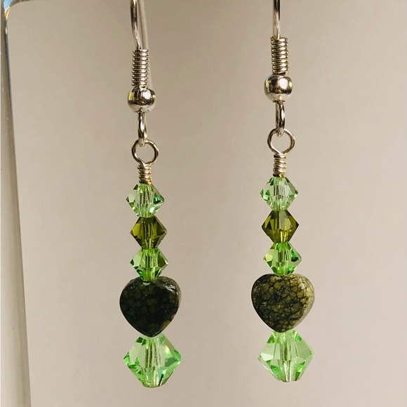Set of two handcrafted Saint Patrick’s day green earrings - Picture 2 of 2